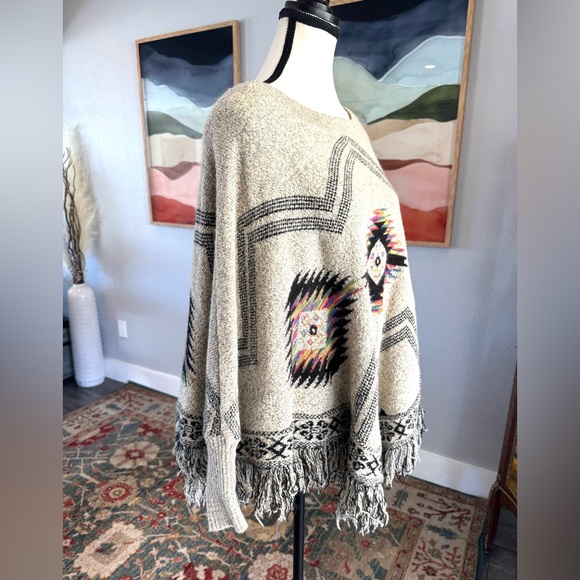 Kamana Southwest Fringe Poncho - Cream and Black - Picture 3 of 10